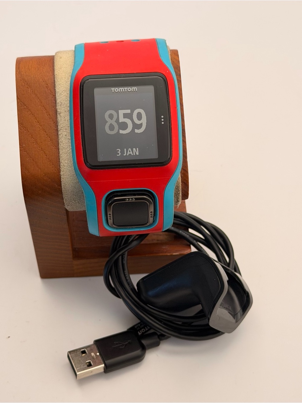 TomTom Cardio Runner 8RA0 GPS Watch Red/blue, Very Good, Charger Included